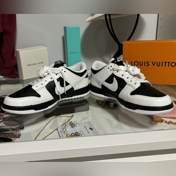 Reverse Panda Nike Dunks - Picture 3 of 9